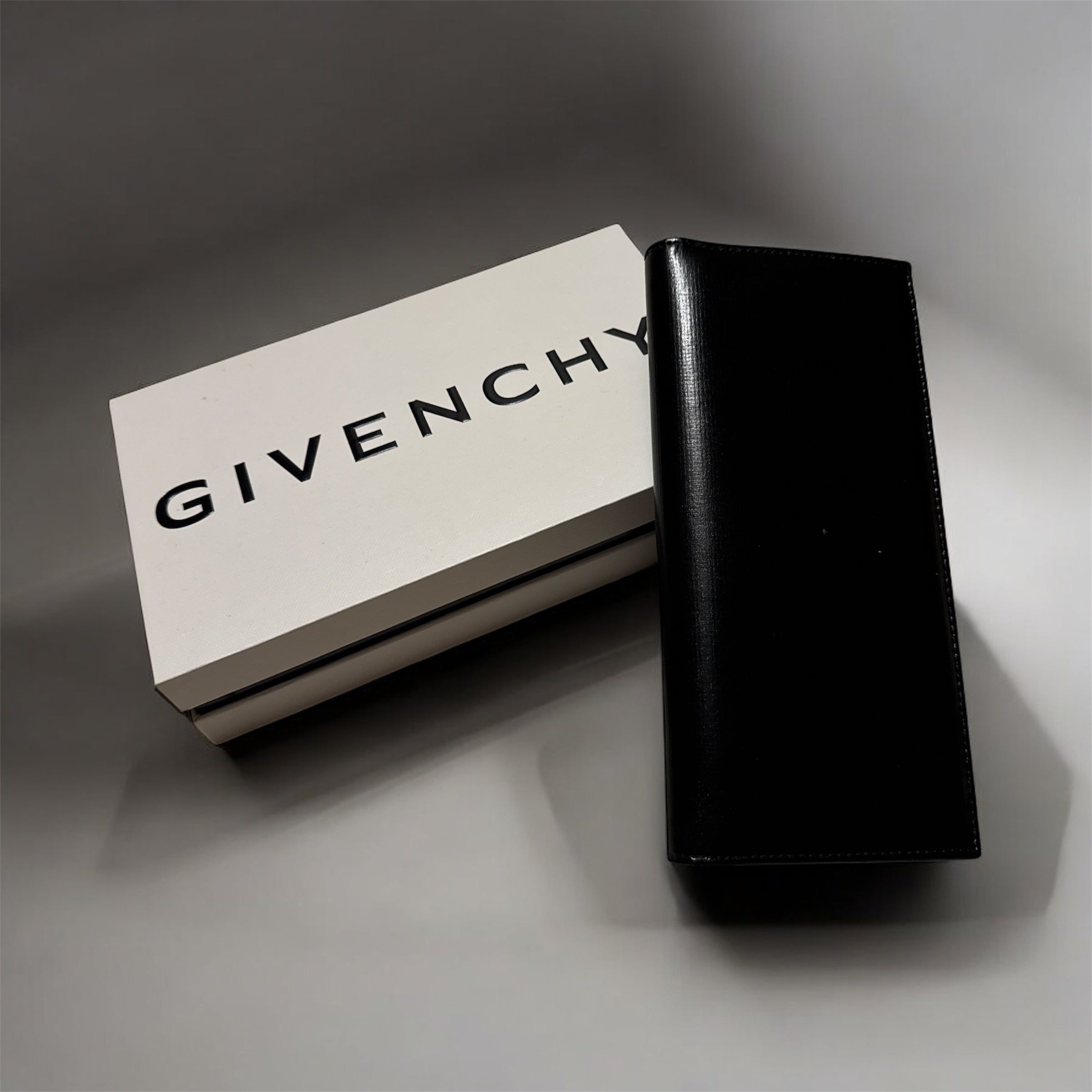 GIVENCHY  Wattle Small Leathet good