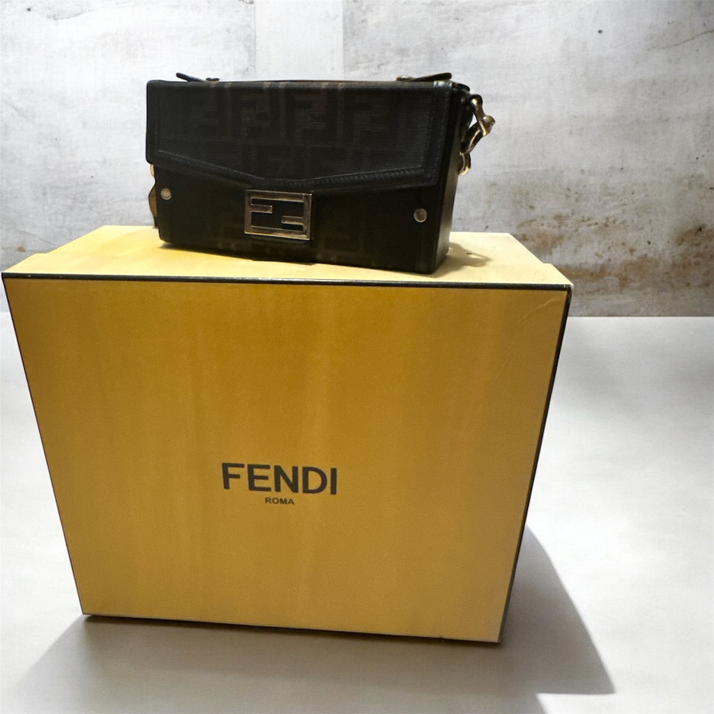 ✨ NEARLY NEW! FENDI SOF TRUNK Mini Bag | Pre-Loved Luxury
🔥 Amazing Deal! 90% New FENDI Iconic Bag | SOF TRUNK Crossbody